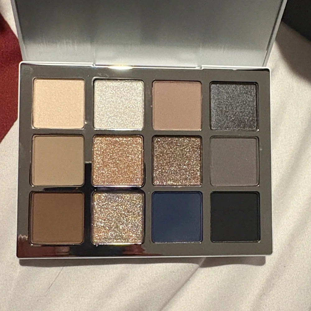 Makeup by Mario  ETHEREAL EYES EYESHADOW PALETTE: MOONLIGHT/ NEW - Picture 2 of 11